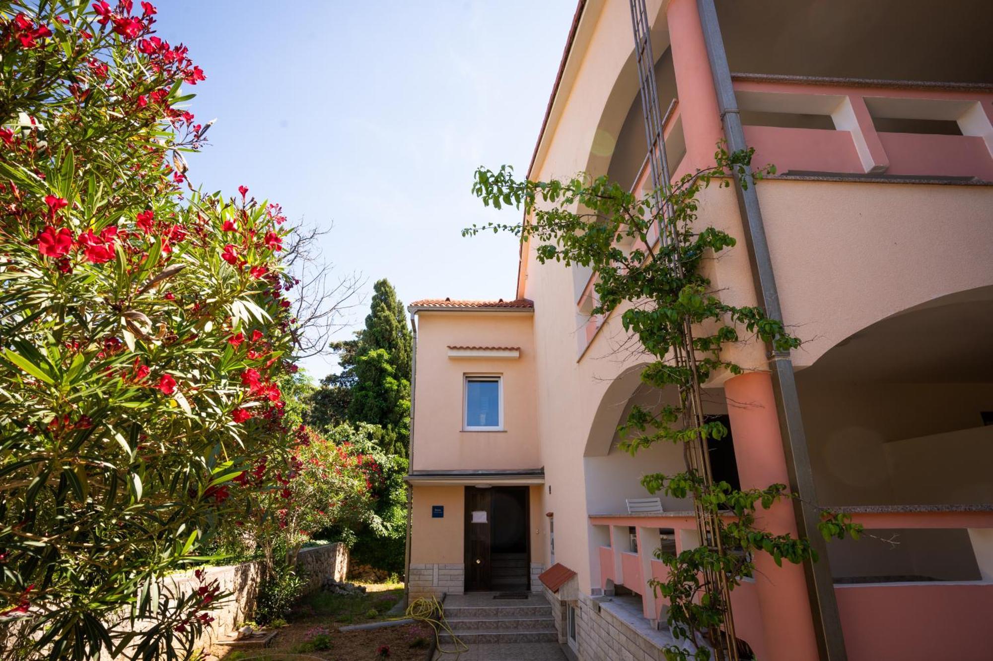 Villa Barbara Oasis Central Suite With Terrace Новаля Екстериор снимка